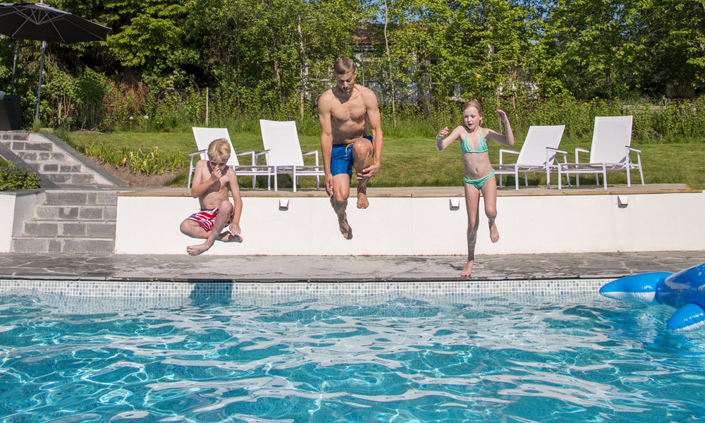 Lata dagar hemma vid din pool