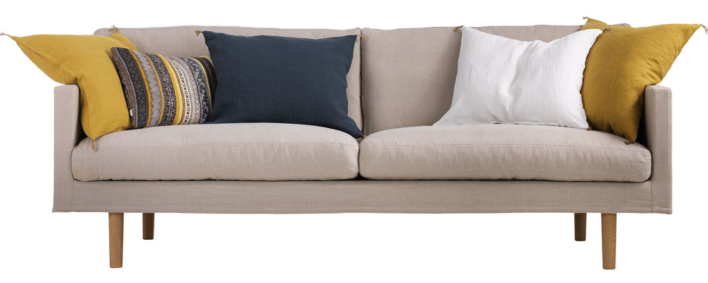 Soffan Rak kostar från 18 900 kr.