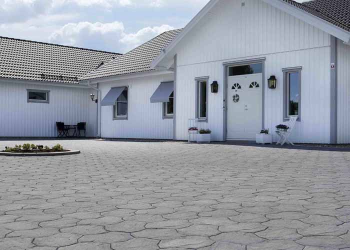 Benders Vero är en oregelbunden markplatta